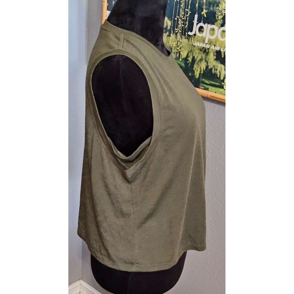 Athleta Olive Green Sleeveless Tank Top Women Large Athleisure Basic‎ Minimalist - Picture 3 of 6
